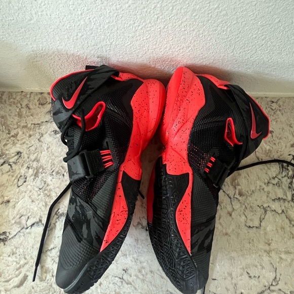 Nike LeBron James High-Top Athletic Shoes - Picture 8 of 9